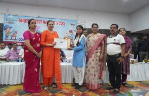 स्कूली छात्रों ने रंगो और अभिव्यक्ति से स्वच्छता जागरूकता का दिया संदेश मनाया उल्लास