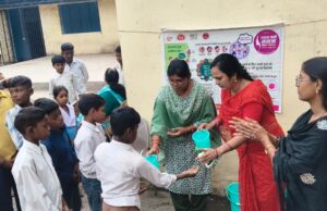 उच्चतर माध्यमिक विद्यालय पंजरेह में स्वच्छता पखवाड़े के सिखाया गया हाथ धोने का हुनर