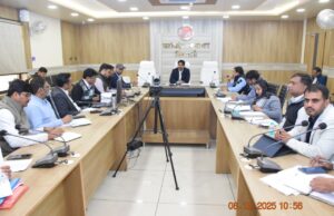 कलेक्टर ने समयसीमा बैठक में अनुपस्थित रहने वाले दो अधिकारियों को कारण बताओ नोटिस जारी करने के दिए निर्देश