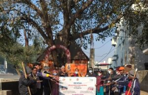 धार्मिक स्थलों पर स्वच्छता के माध्यम से श्रमदान