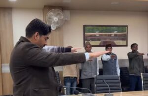 कलेक्ट्रेट कार्यालय में कलेक्टर ने दिलाई सुशासन दिवस की शपथ