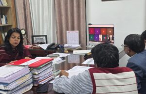 जिला पदाधिकारी श्रीमती वर्षा सिंह द्वारा वीडियो कॉन्फ्रेंसिंग से लघु सिंचाई गणना कार्य की समीक्षा